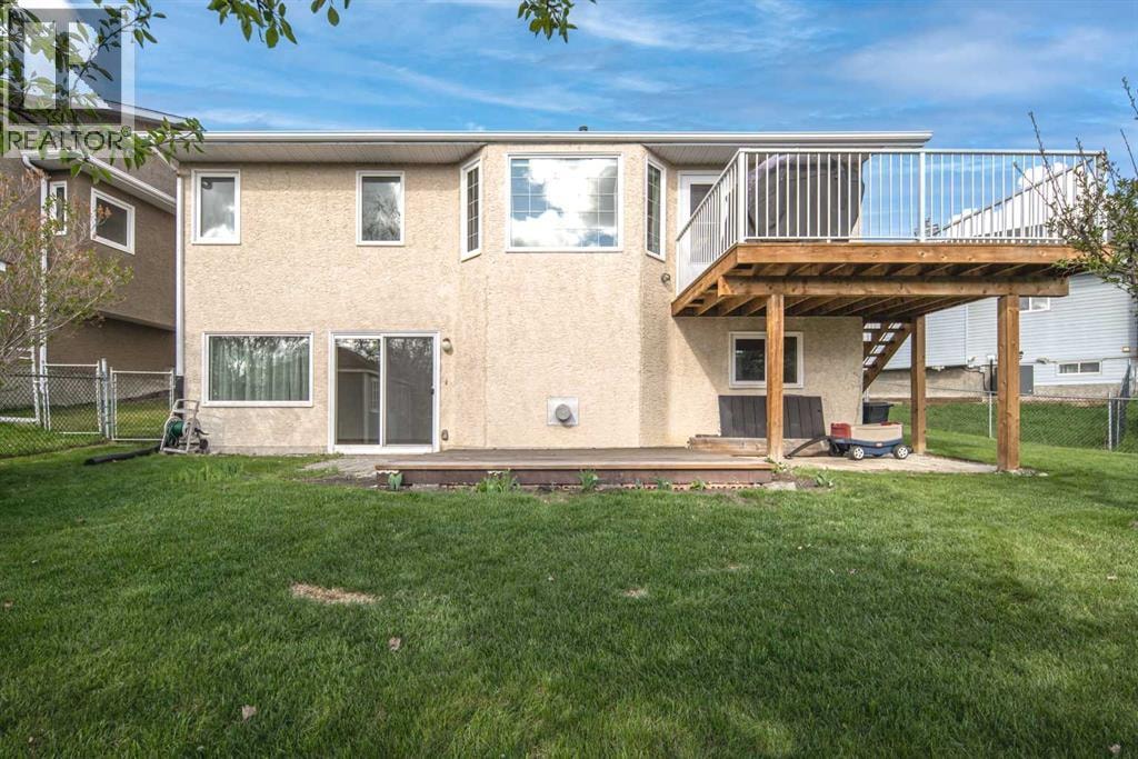 149 Sceptre Court NW — photo 35