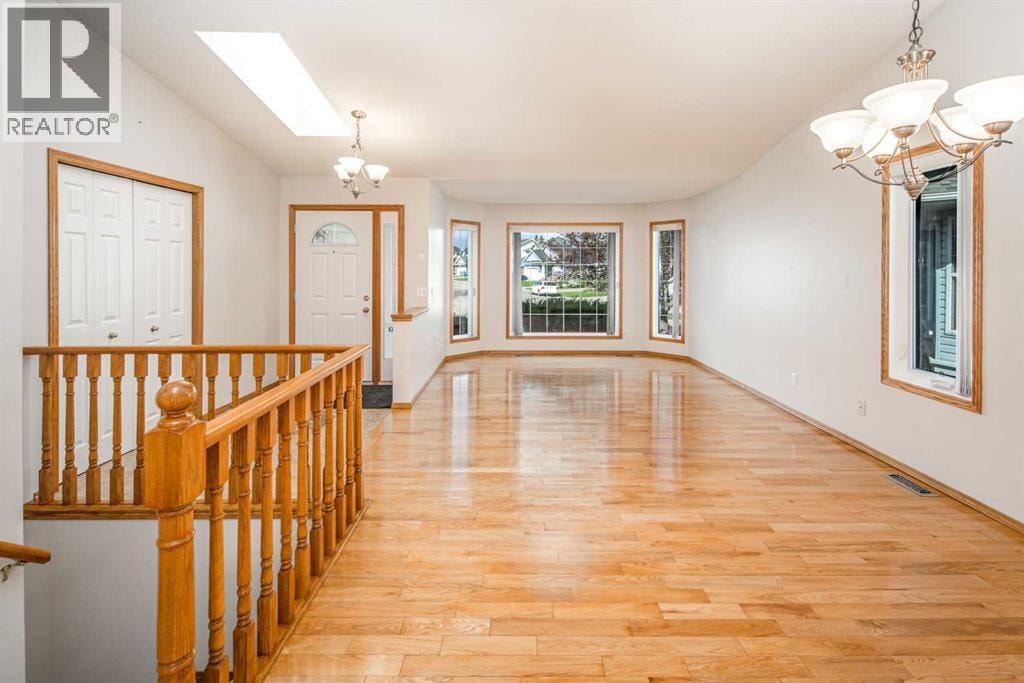149 Sceptre Court NW — photo 8