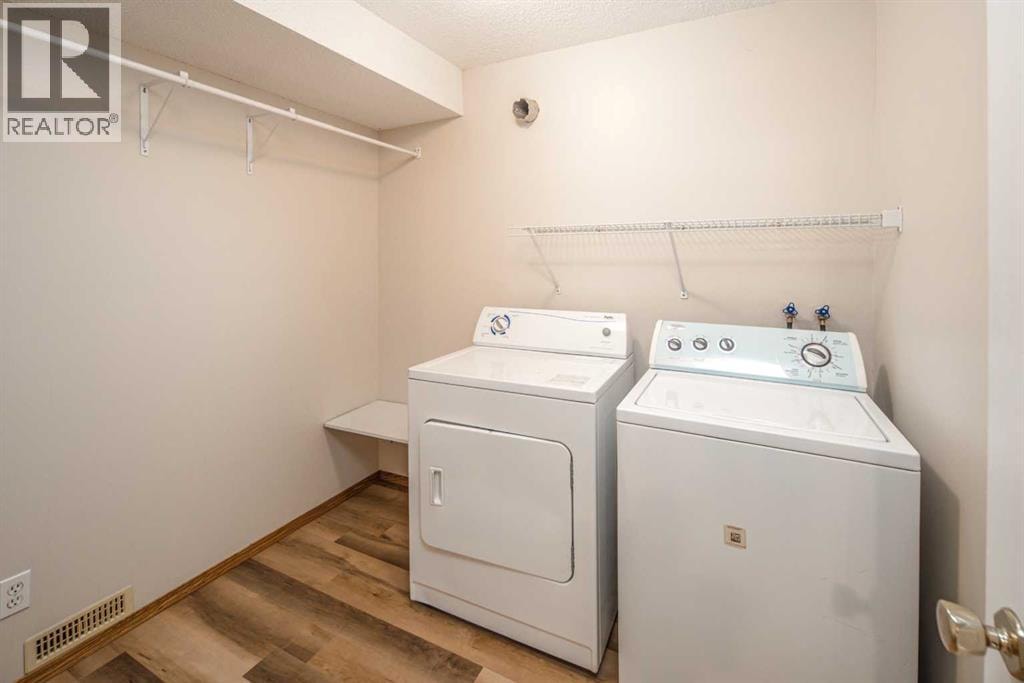 149 Sceptre Court NW — photo 32