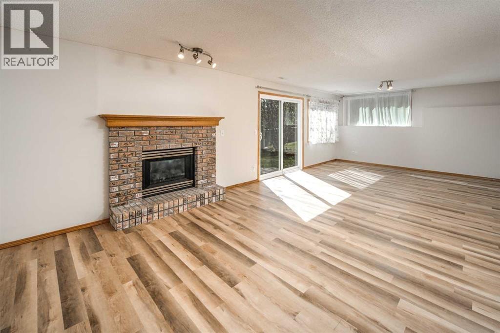 149 Sceptre Court NW — photo 25