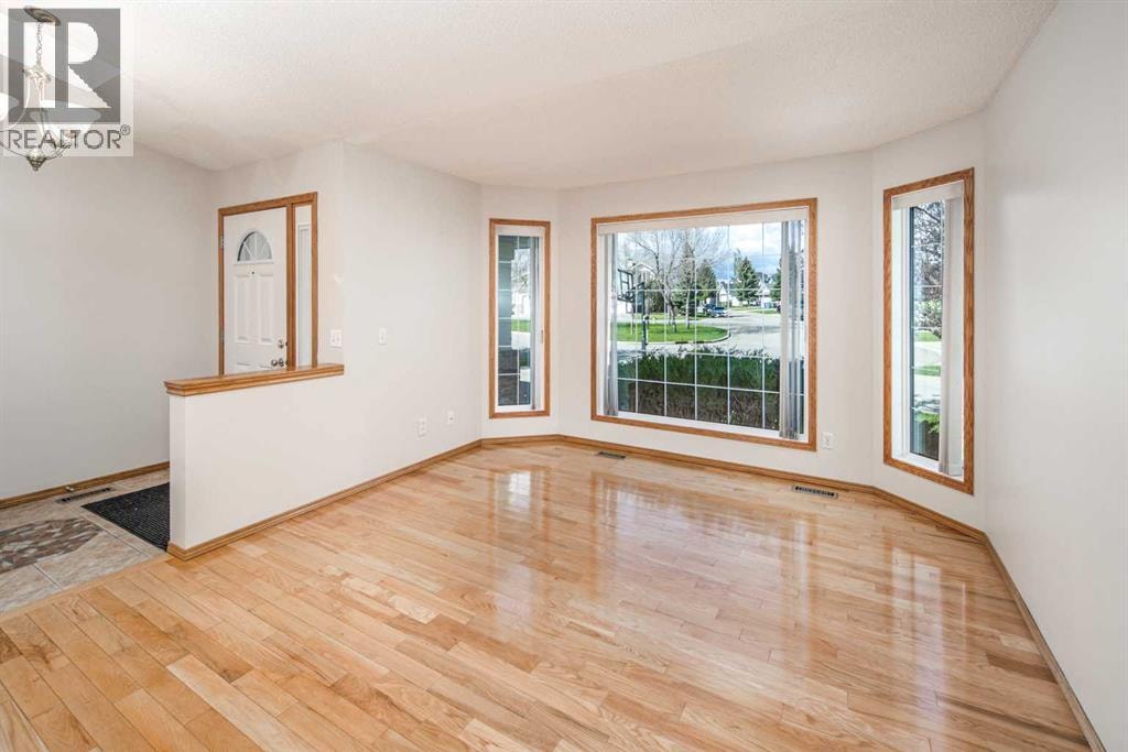 149 Sceptre Court NW — photo 7