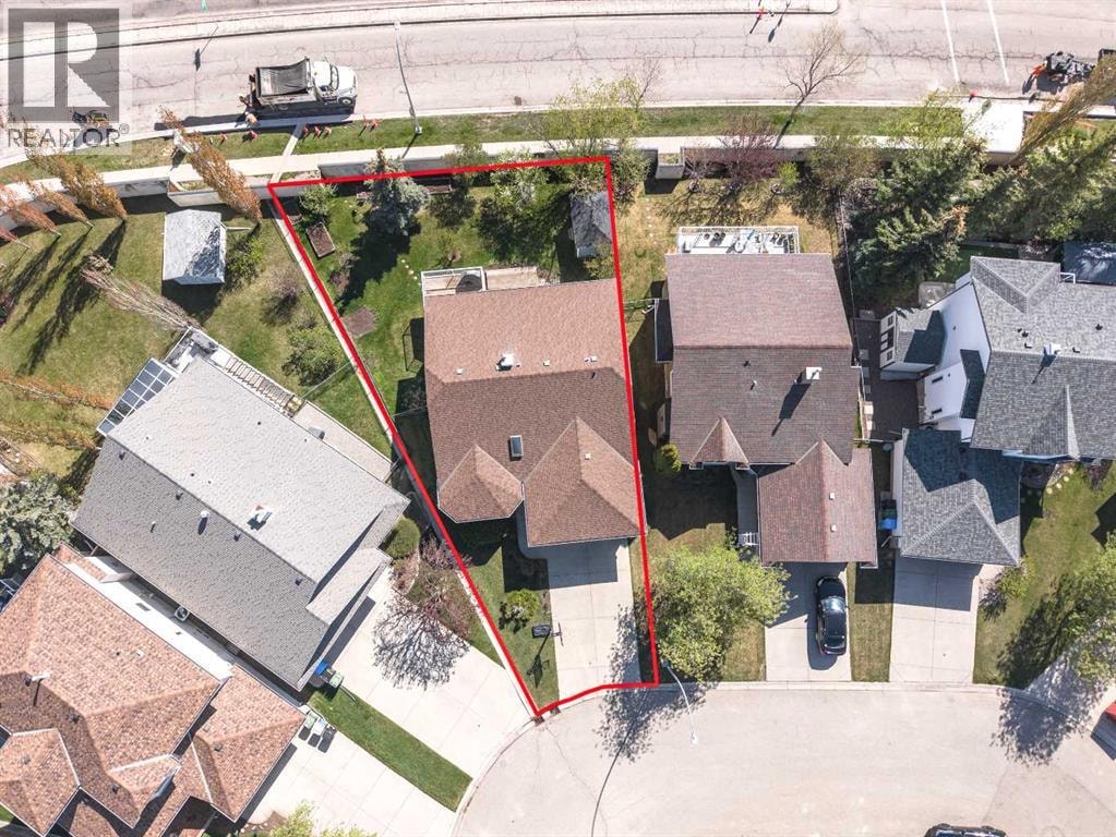 149 Sceptre Court NW — photo 2
