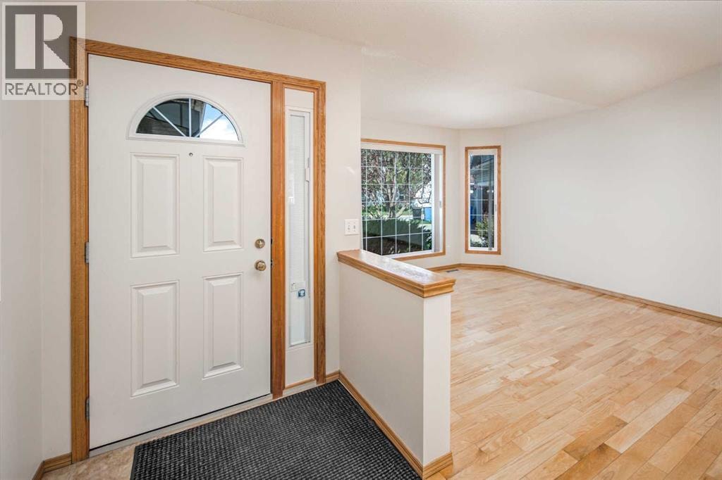 149 Sceptre Court NW — photo 6