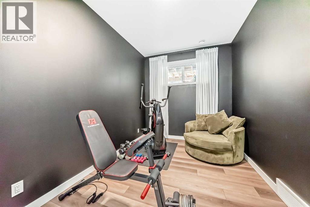 385 Edith Road NW — photo 33