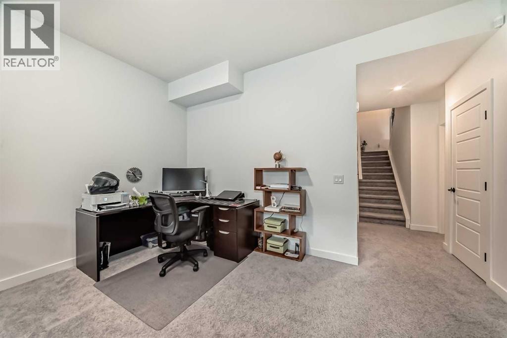 385 Edith Road NW — photo 32