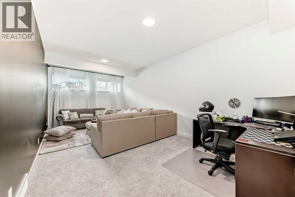 385 Edith Road NW — photo 30