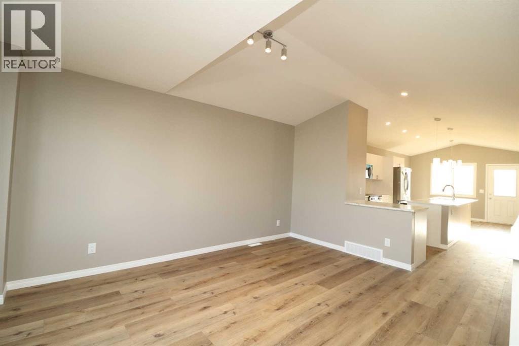 447 Henricks Drive — photo 3
