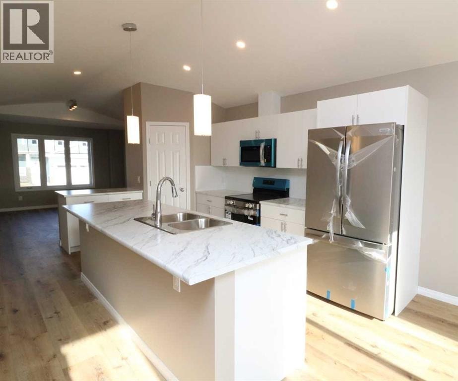 447 Henricks Drive — photo 8
