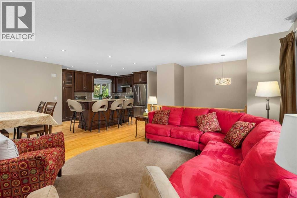 2708 48 Street NE — photo 13