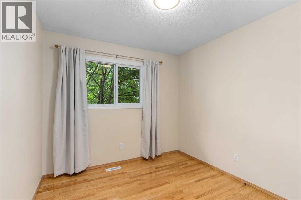 2708 48 Street NE — photo 18