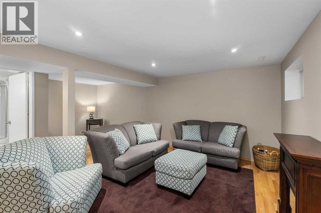 2708 48 Street NE — photo 23