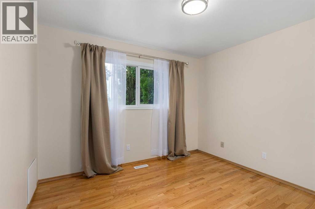 2708 48 Street NE — photo 20