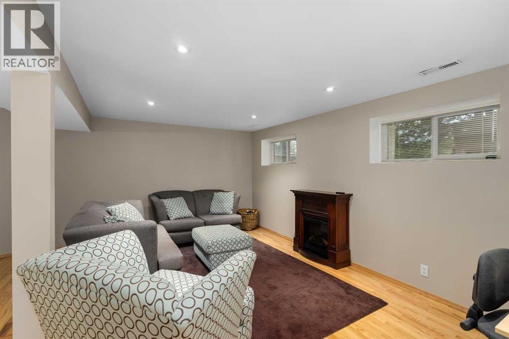 2708 48 Street NE — photo 22