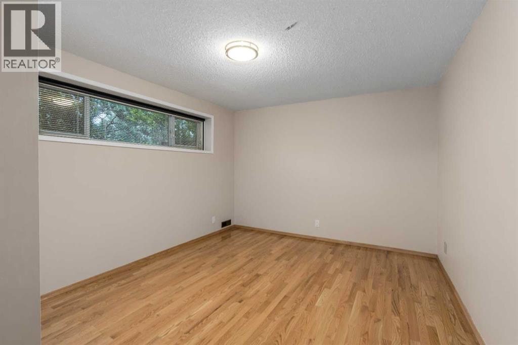 2708 48 Street NE — photo 25