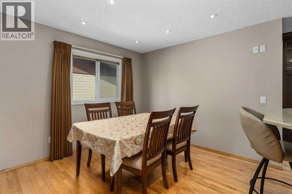 2708 48 Street NE — photo 16