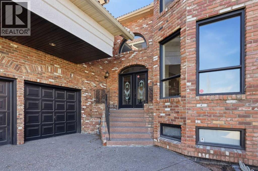 91 Patterson Crescent SW — photo 2
