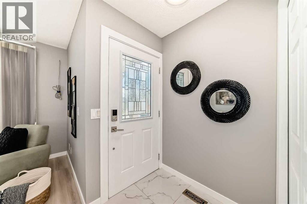 7 Martinview Crescent NE — photo 3
