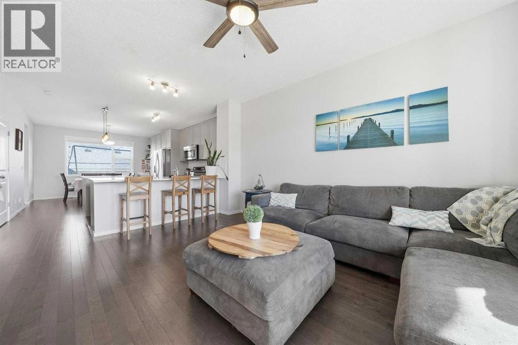 183 Savanna Parade NE — photo 2