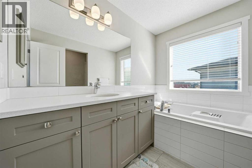 183 Savanna Parade NE — photo 15