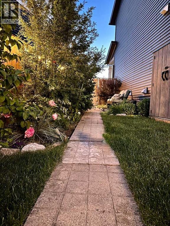 183 Savanna Parade NE — photo 46