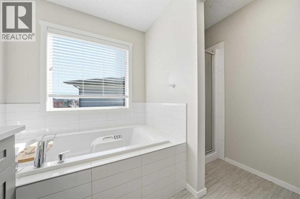 183 Savanna Parade NE — photo 16
