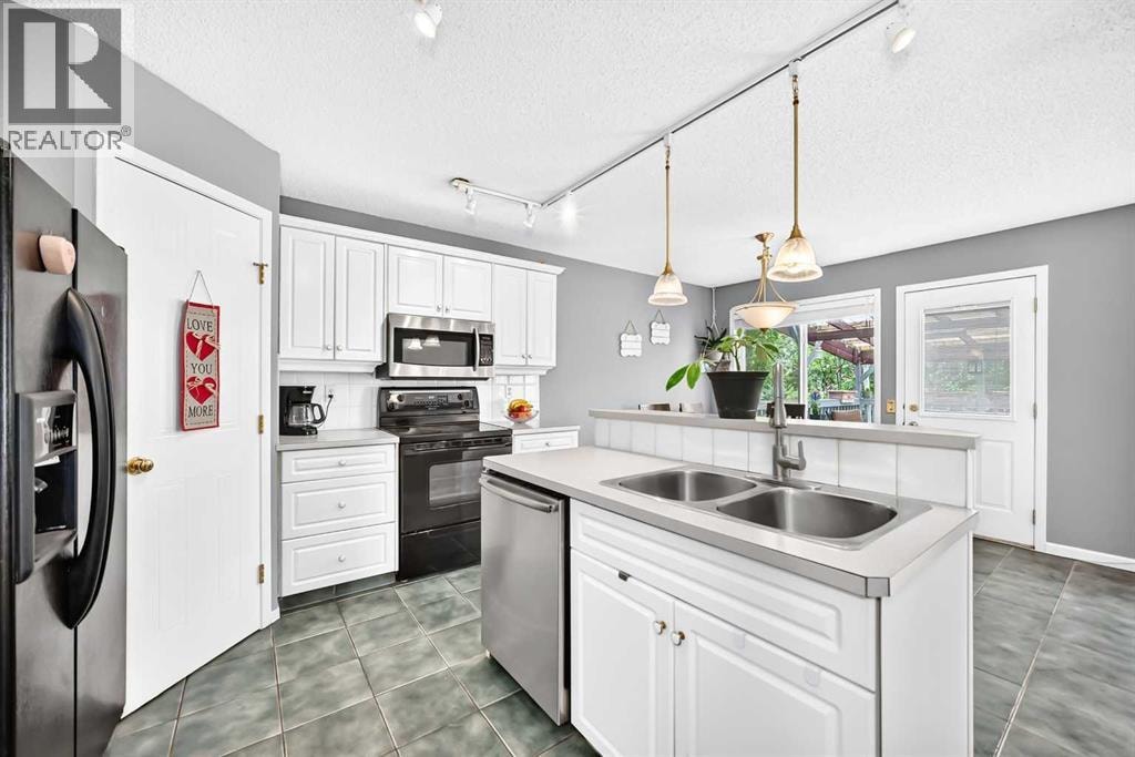 220 Shawbrooke Manor SW — photo 5