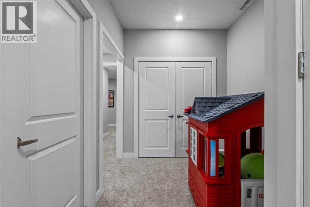 6417 34 Avenue NW — photo 28
