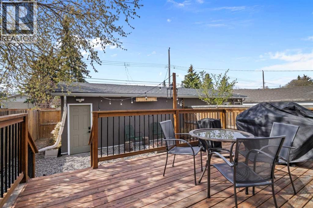 6417 34 Avenue NW — photo 35