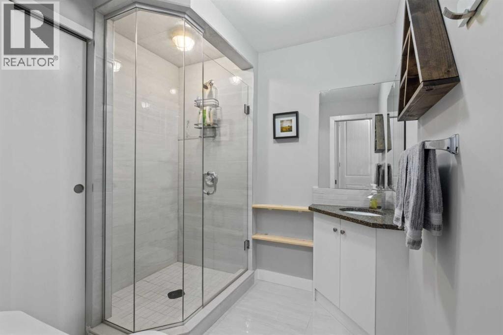 6417 34 Avenue NW — photo 33