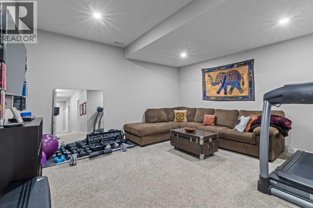 6417 34 Avenue NW — photo 31