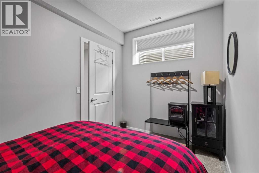 6417 34 Avenue NW — photo 30
