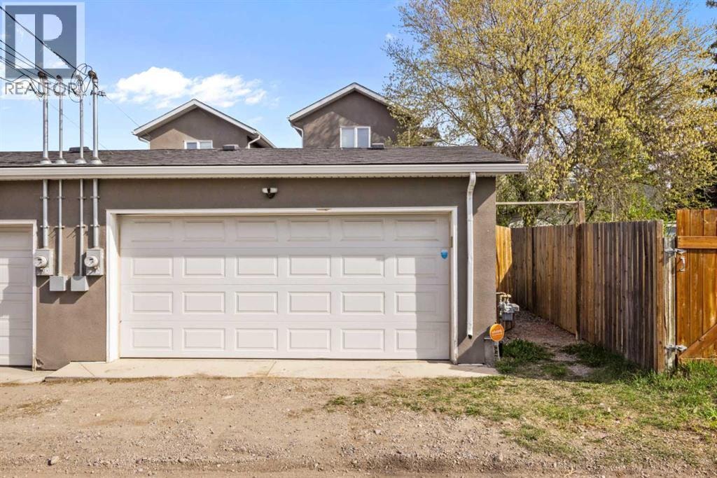 6417 34 Avenue NW — photo 38