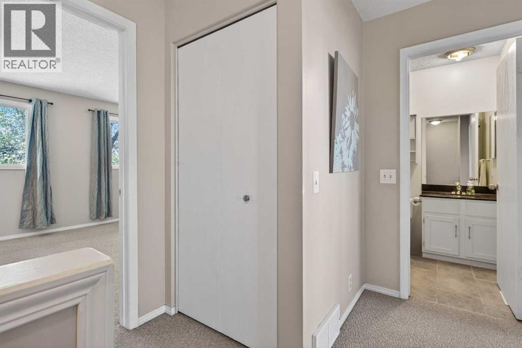 42 Berwick Rise NW — photo 19