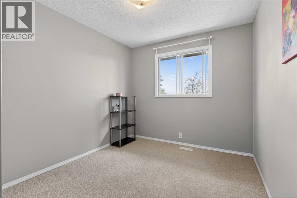 42 Berwick Rise NW — photo 26