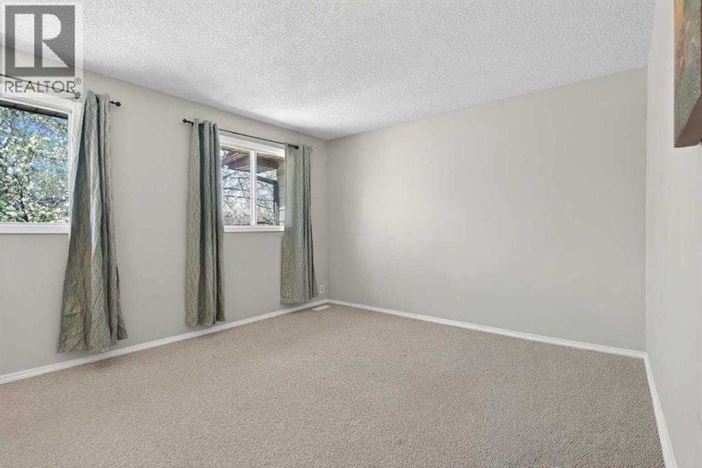 42 Berwick Rise NW — photo 21