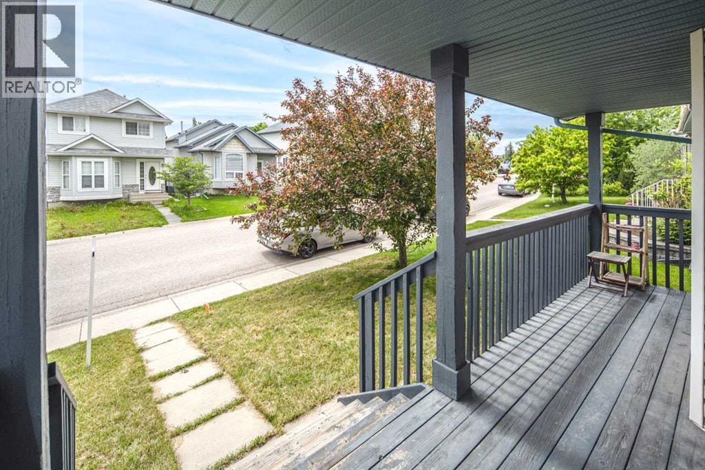 170 Arbour Grove Close NW — photo 2