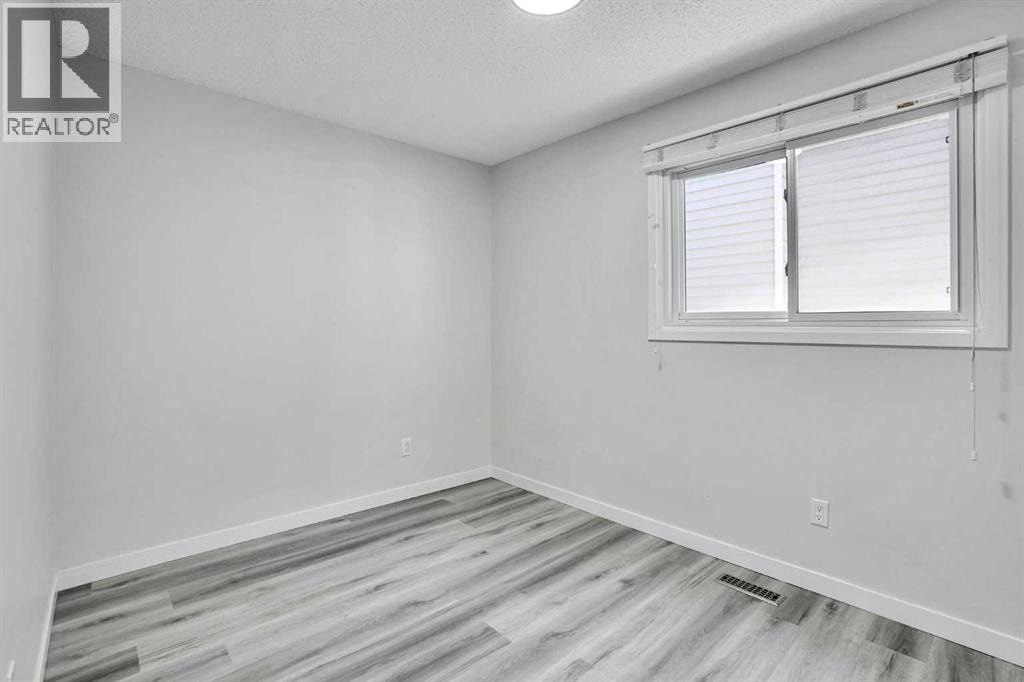 60 Whitaker Close NE — photo 15