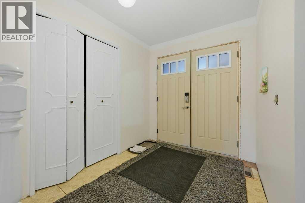 9824 19 Street SW — photo 3