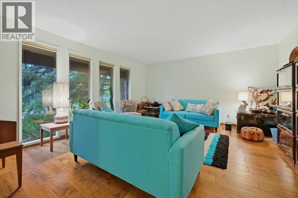 9824 19 Street SW — photo 4
