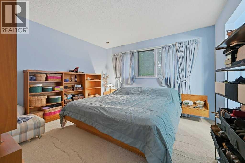 9824 19 Street SW — photo 22