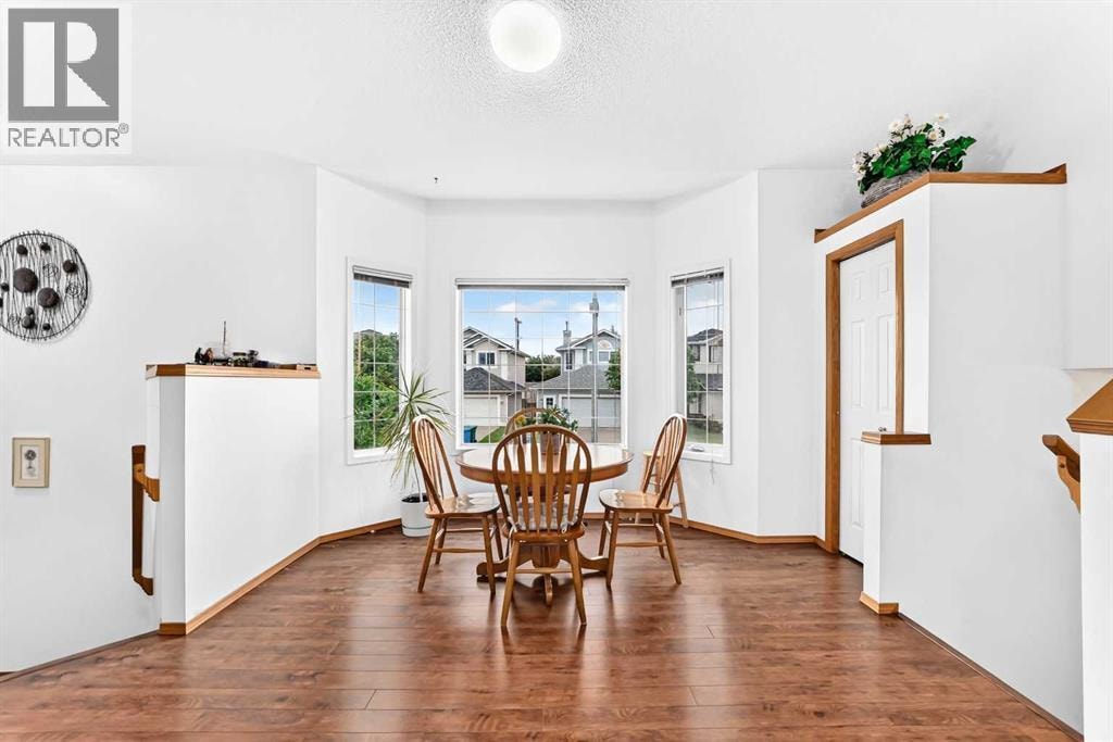 98 Country Hills Heights NW — photo 9