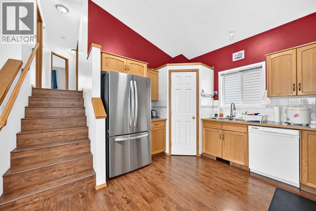 98 Country Hills Heights NW — photo 8