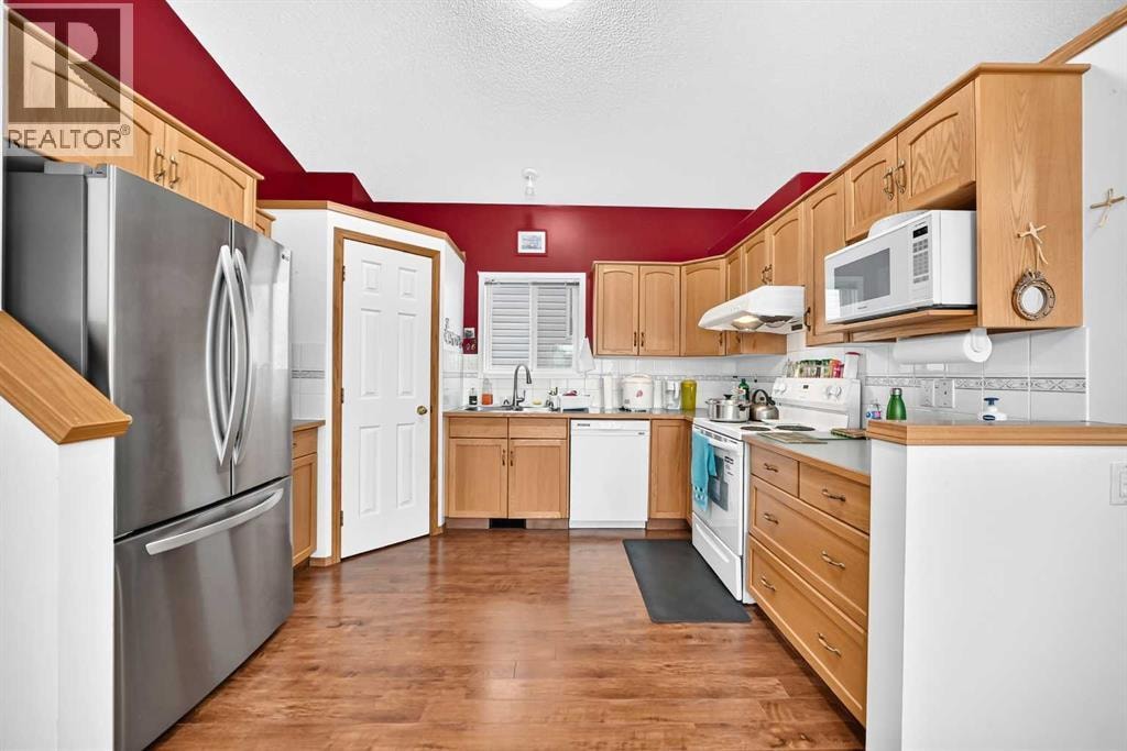 98 Country Hills Heights NW — photo 5
