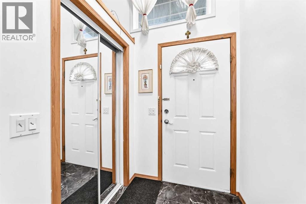 98 Country Hills Heights NW — photo 3
