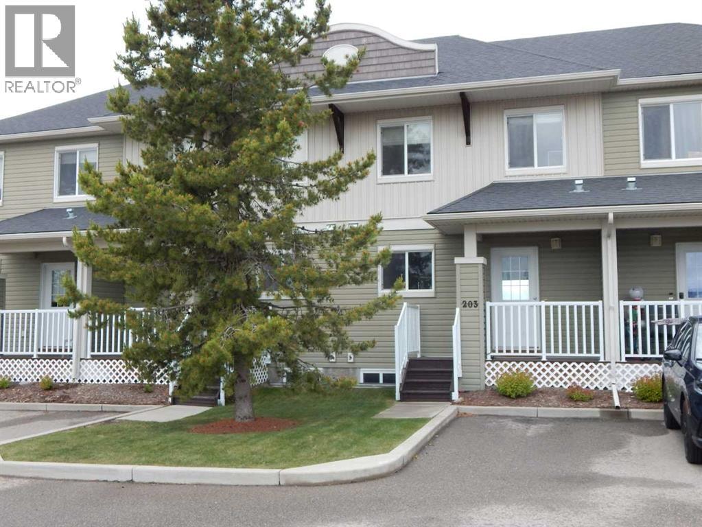 203 Clover Way — photo 1