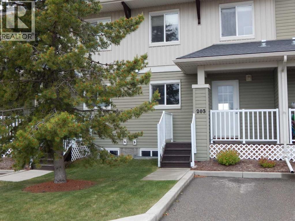 203 Clover Way — photo 2