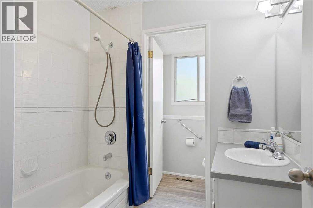 442 Queensland Place SE — photo 20