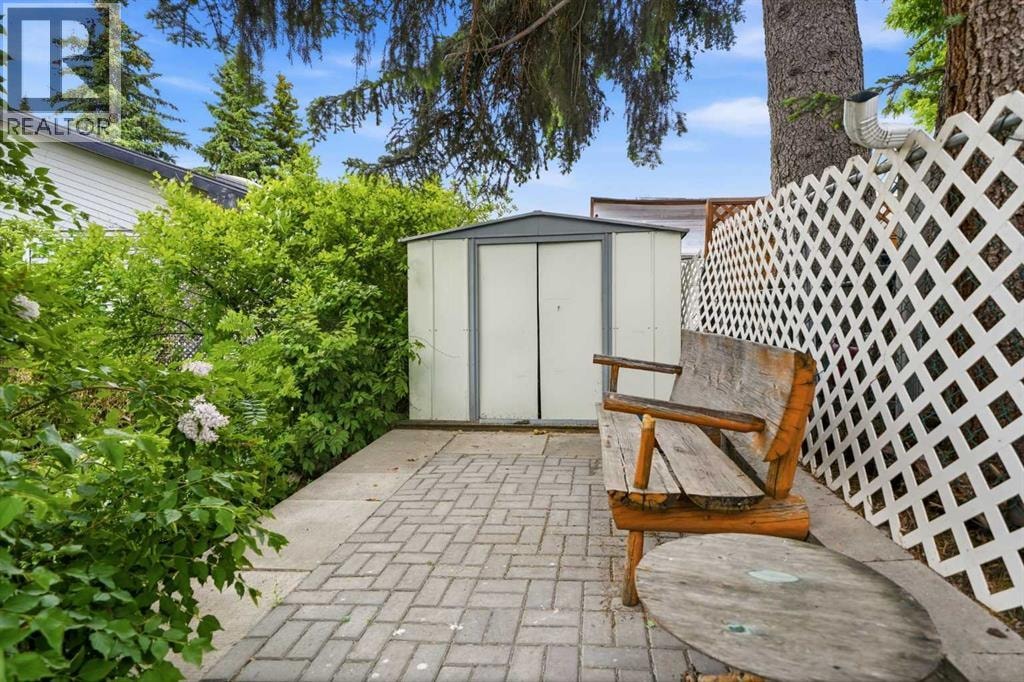 442 Queensland Place SE — photo 23
