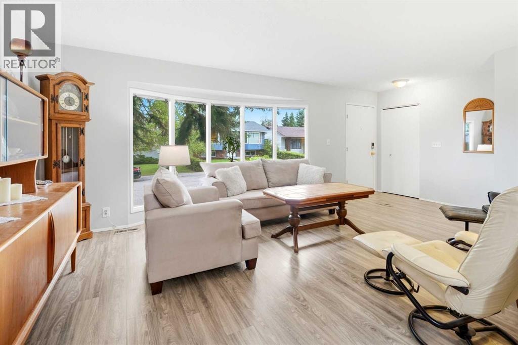 442 Queensland Place SE — photo 4