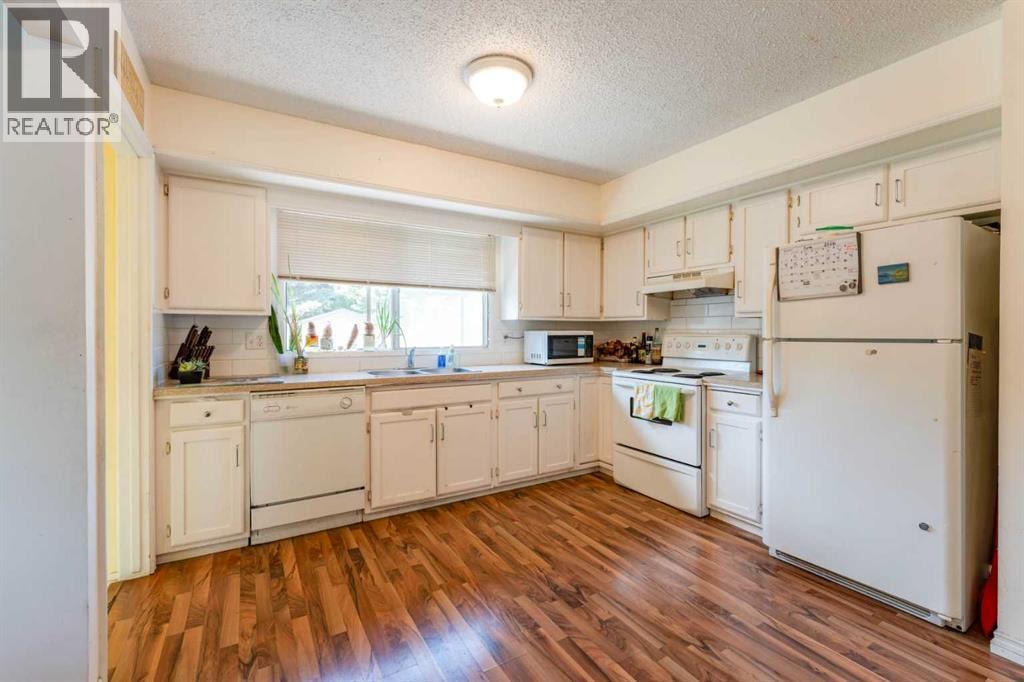 9611 24 Street SW — photo 9